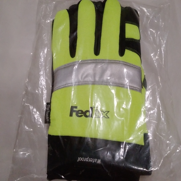 NEW FedEx Waterproof Lined Winter Gloves 2XL - Picture 2 of 4